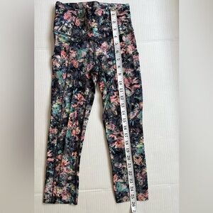 Lululemon Fast and Free cropped leggings in a size 2. In great condition.